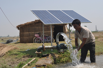 Einsatz von Solarbewässerungspumpen zur Steigerung der landwirtschaftlichen Produktivität.