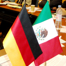 Mexiko.  Fahnen Deutschland und Mexiko  © GIZ