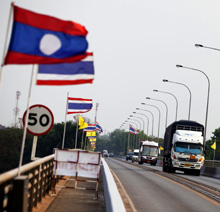 Laos. Grenzüberschreitender Handel an der Brücke der Laotisch-Thailändischen Freundschaft (Bild: Lucas Wahl) © GIZ