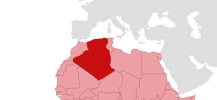  Karte vom Mittelmeerraum mit hervorgehobener Landesfläche von Algerien