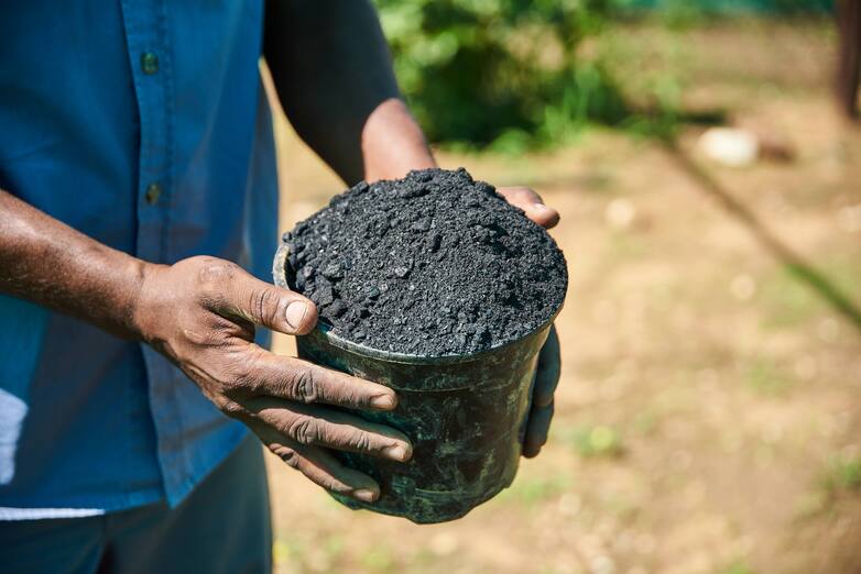 Biochar made from Namibian bush biomass for soil enhancement (©Tim Brunauer/ GIZ)