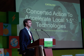 A man standing at a lectern at the launch event of the CATALI.5°T initiative, as part of the Sustainable Financing Festival in Mexico. 