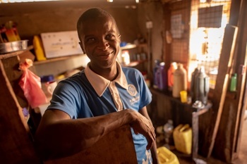 Entrepreneur in Kono in the shop he founded after participating in an entrepreneurship training in EPP III. ©Cooper Inveen