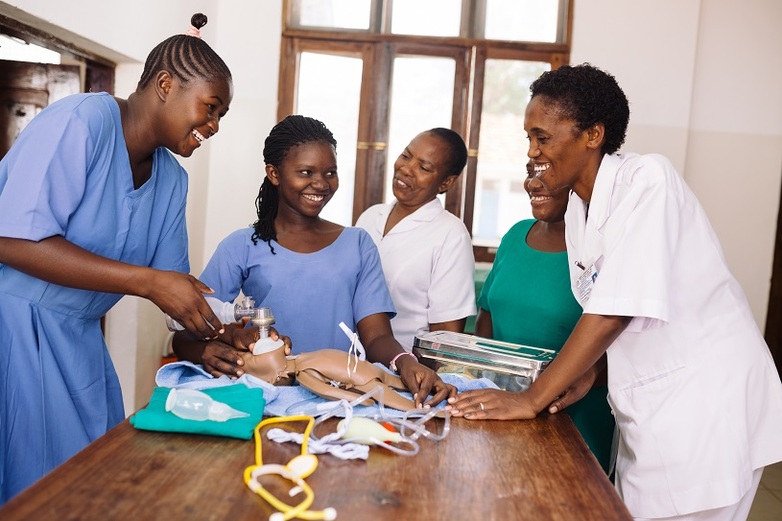 An experienced nurse trains young colleagues to revive newborn babies in Lindi District Hospital.