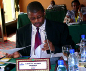 AFROSAI’s Präsident, Terence Nombembe, leitet das Treffen des “Board of Governors” in Gabon (GIZ)