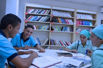 Tunisie. De jeunes apprentis dans l’entreprise textile Sartex. © GIZ