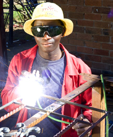 South Africa. A welder at work (Photo: ©  GIZ/Ralf Baecker)