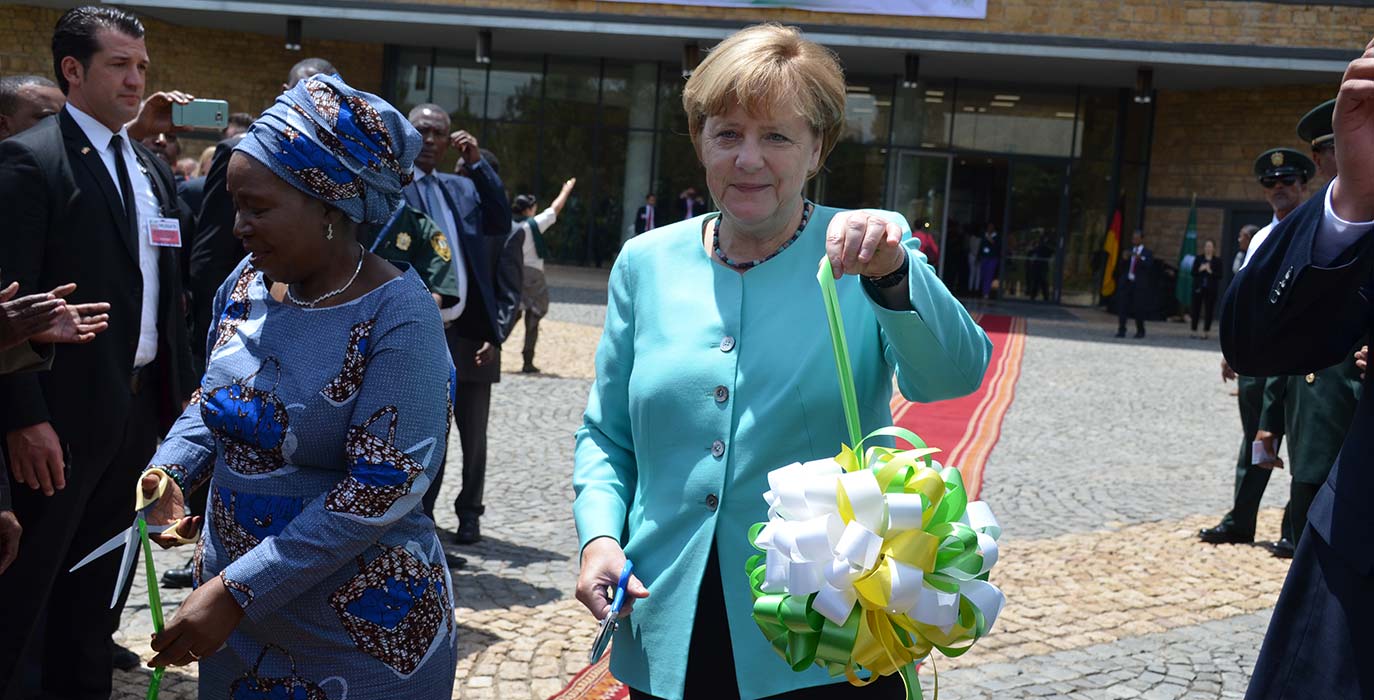 Dr. Nkosazana Dlamini-Zuma, Chairperson of the AU Commission, together with Germany's Chancellor Angela Merkel at the opening ceremony of the AU Peace and Security Building in Addis Ababa. Photo: Bundesregierung/Steins.