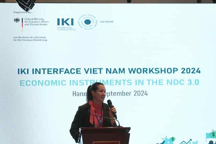 Ms Carolin Voigt giving a presentation