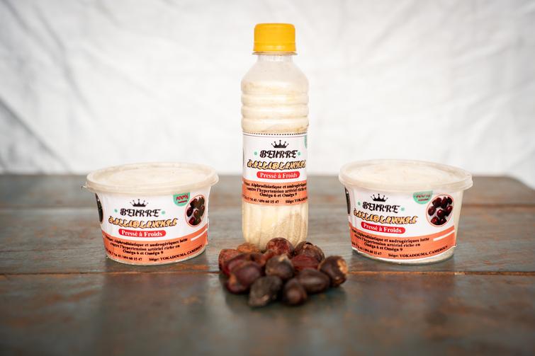 Flasche mit zwei kleinen Containern