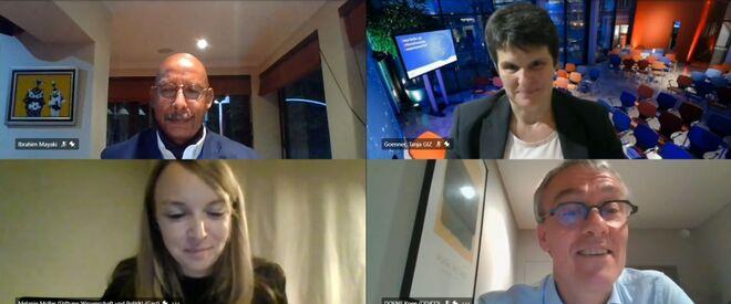 Screenshot von einem Teamscall mit vier Personen