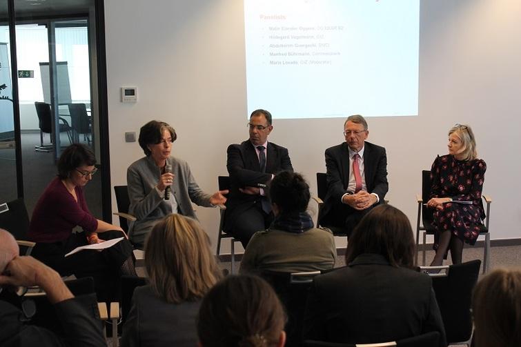 Podiumsdiskussion mit Maria Losada, Hildegard Vogelmann, Abdelkerim Guergachi, Manfred Bührmann, Malin Elander Oggero (von links nach rechts)