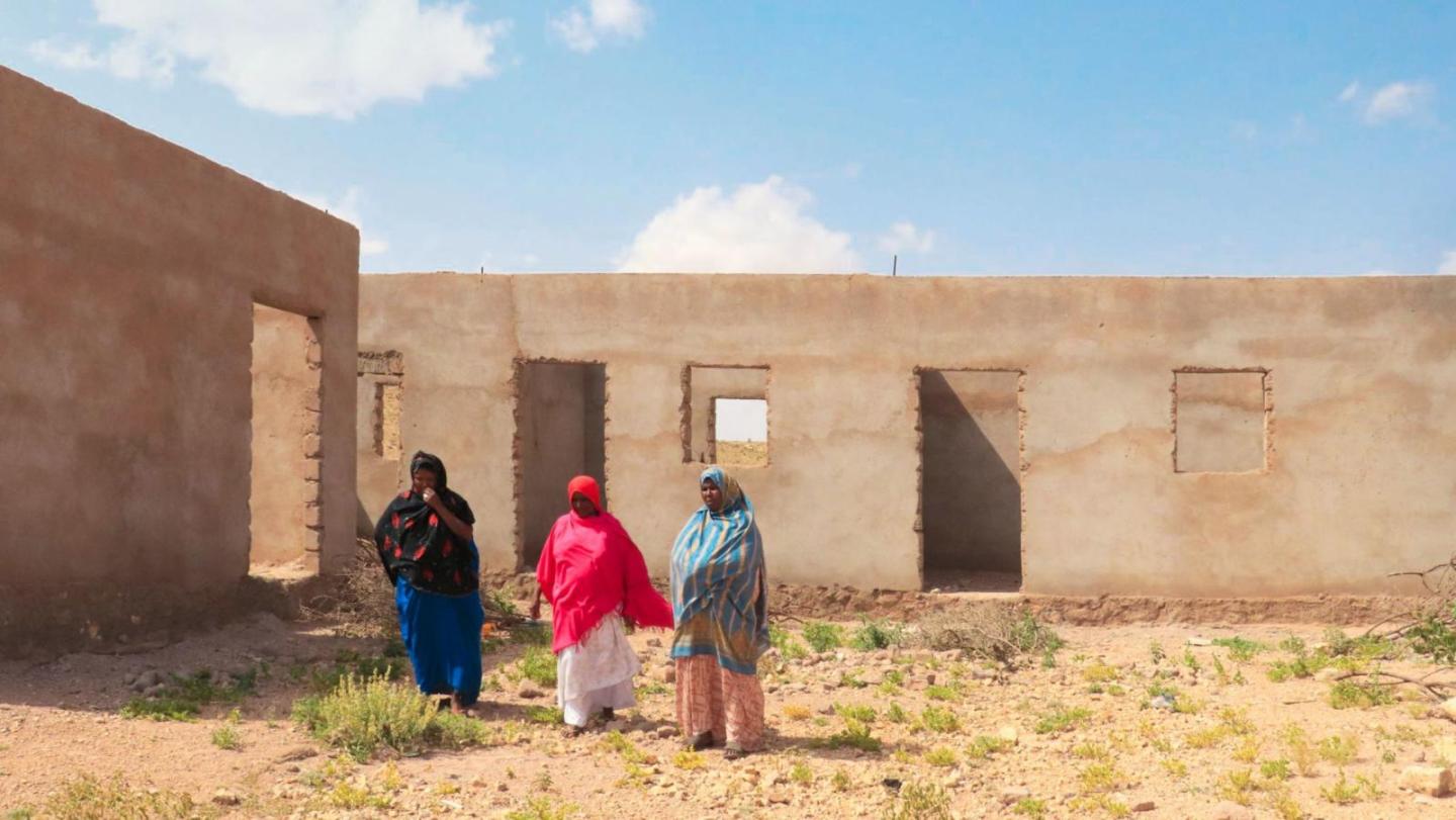 Three milkmaids in the field