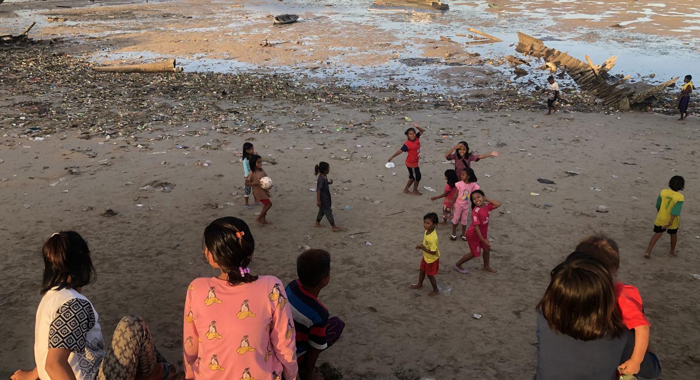 For the families in Sulamu, chilled fish means a better income, which they can invest in their children's education. At the same time, the Solar Ice Maker is a model for climate-neutral cooling.