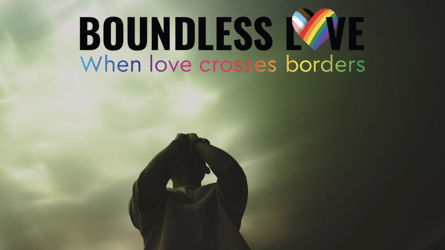 Silhouette einer betenden Person unter dramatischem Himmel, mit dem Text „Boundless Love – When love crosses borders“ und einem regenbogenfarbenen Herz.