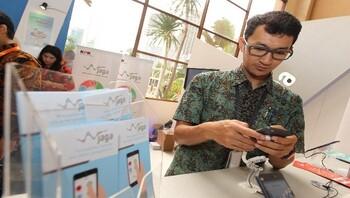 Kinder posieren für ein Gruppenfoto nach dem Besuch des Mobilen Klassenzimmers am Internationalen Antikorruptions Tag in Bandung 2015 Foto: © GIZ