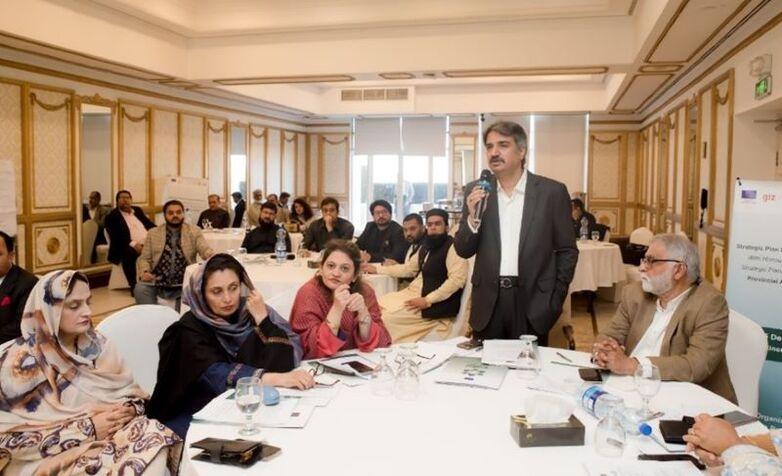 Ein Redner während einer Konferenz in Bhurban in der Provinz Punjab.