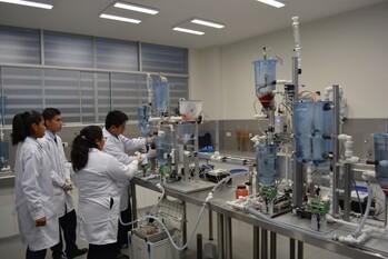 Praktischer Unterricht am Umwelttechnologiezentrum – Trilaterales Projekt Peru-Brasilien-Deutschland