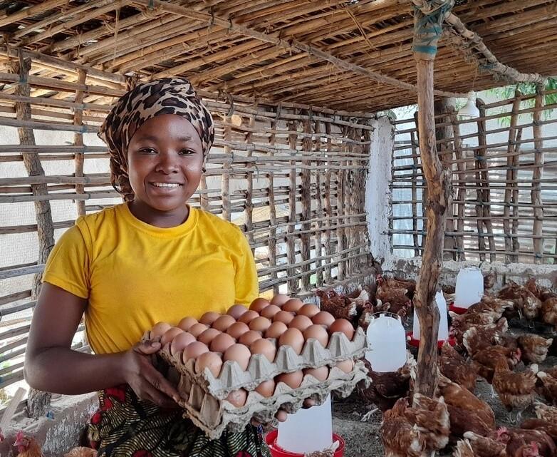 A woman holding a tray of eggs.