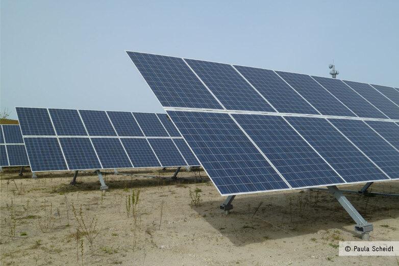 Solarzellen auf einem Gelände in Berlin.