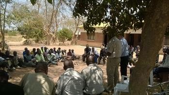 SDAC. Diskussion mit einer Gemeinde im Kasungu Distrikt, Sambia (Malawi-Zambia TFCA) zur Planung des GIZ-Projekts. © GIZ