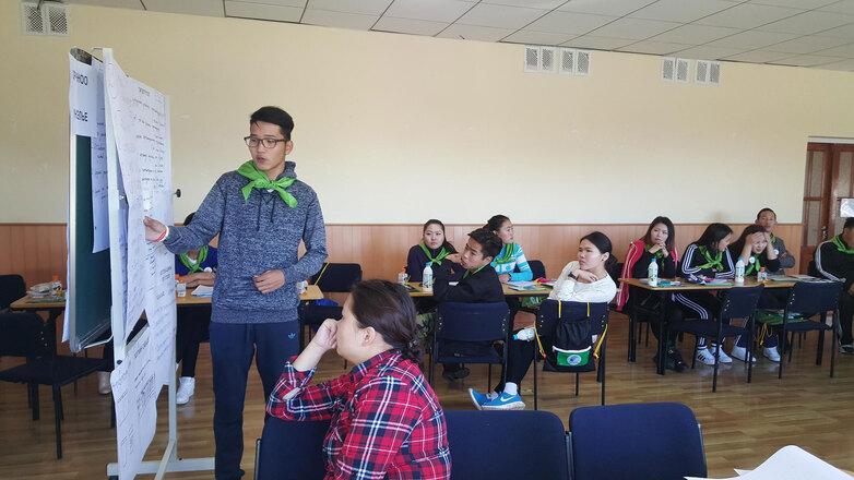 Das Thema Nachhaltige Entwicklung vermitteln die Lehrer den Schülern interaktiv. © Photographer- A.Enkhjargal (ESD project)