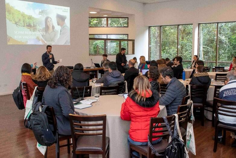 Menschen auf einer Konferenz.