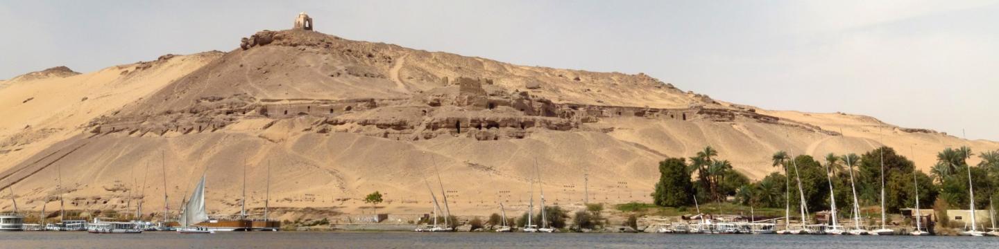 Das Westufer Assuans mit den Kulturerbestätten Qubbet el-Hawa und Qubbet el-Hawa-Nord