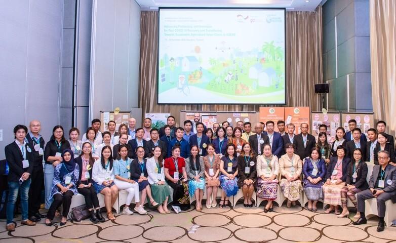 A group of people in front of a screen.