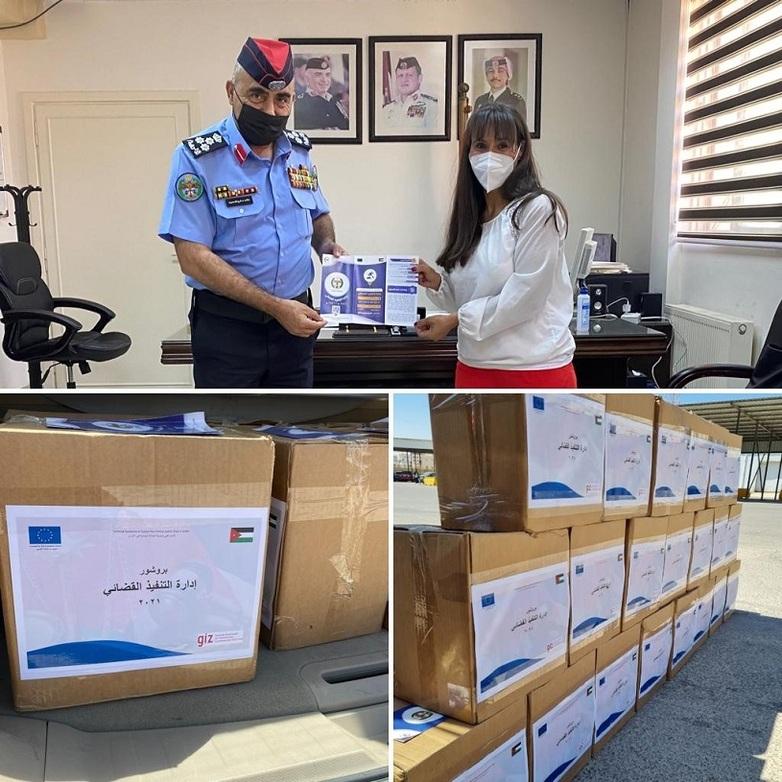 Übergabe von Werbematerial an JED-PSD