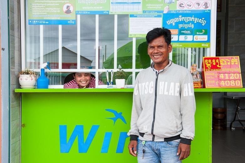 Sam Vong Khemrey (Wing agent) and Ou Sea (beneficiary) during the COVID cash transfer payout. © GIZ/Conor Wall