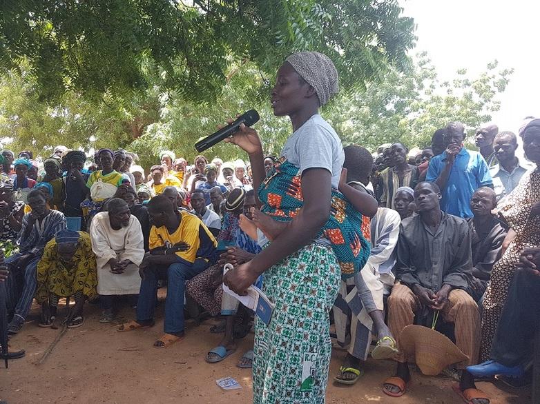Women in local leadership positions receiving training on speaking techniques in public debates. © GIZ