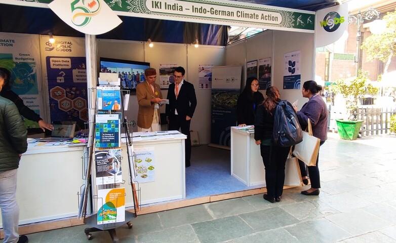 Stand des Deutsch-Indischen Projekts für Klima-Aktionen beim Weltgipfel für nachhaltige Entwicklung 2024.