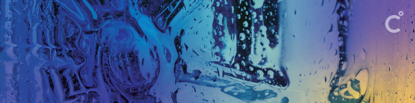 Wassertropfens auf einem Fenster.