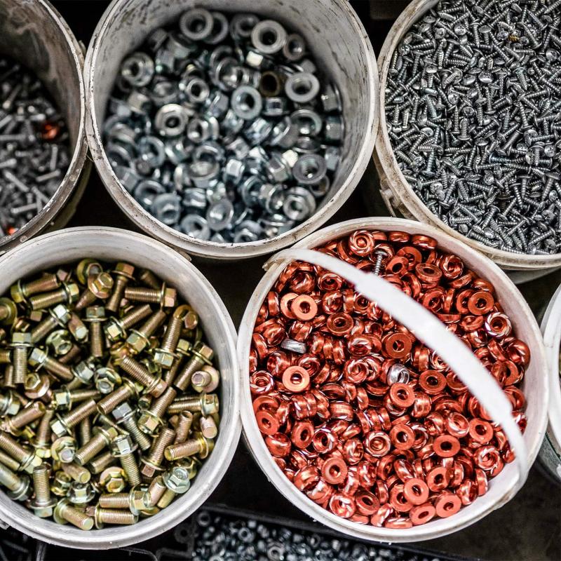 Schrauben und Muttern