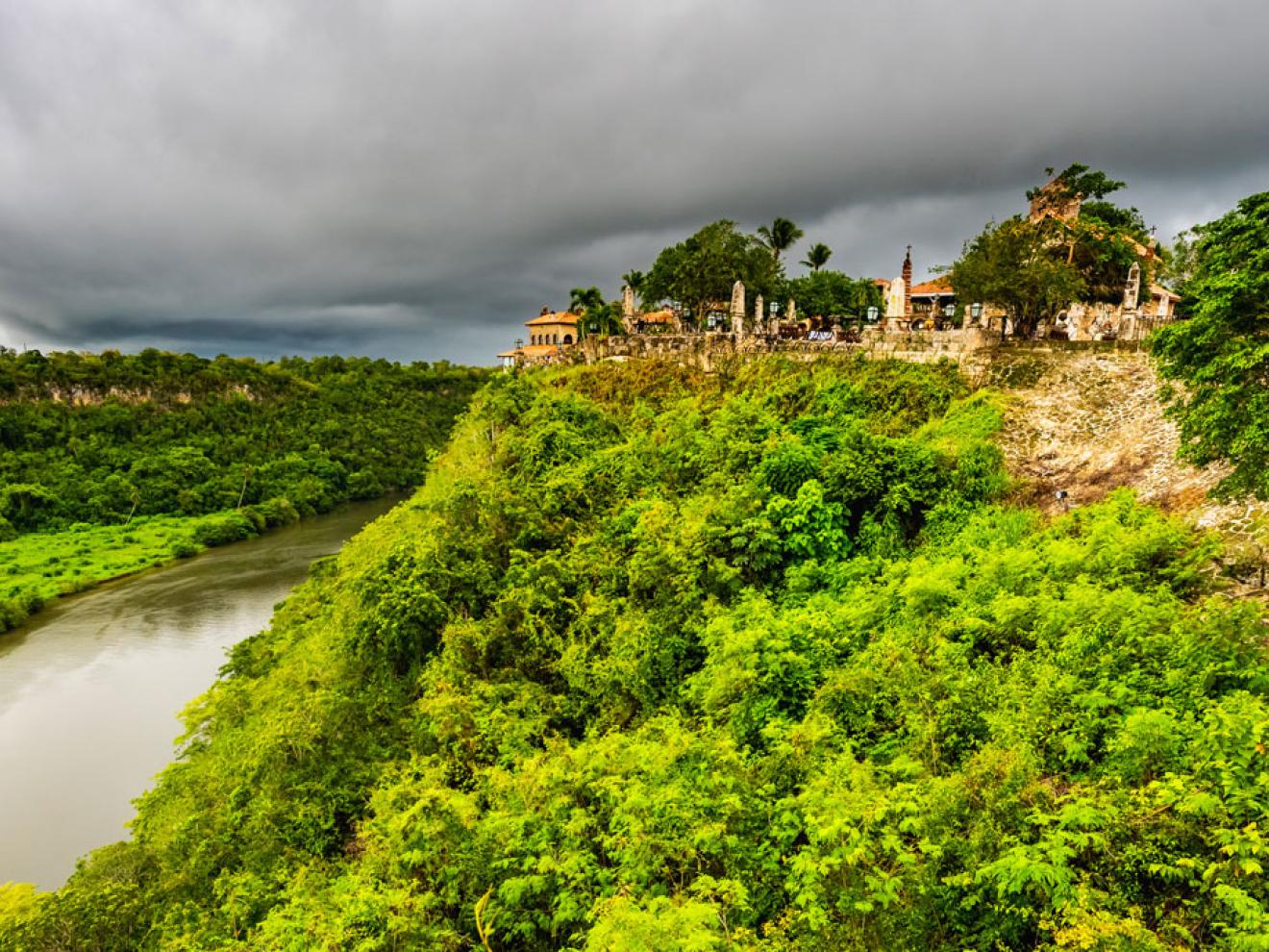 The energy transition is gaining momentum in the Dominican Republic. Many are pulling together to help the Caribbean country achieve its climate goals.