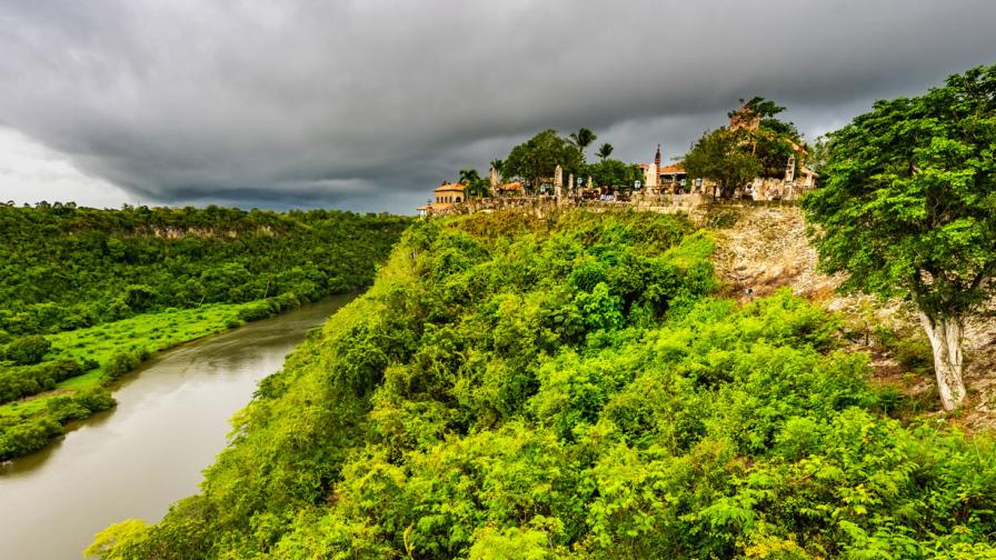 The energy transition is gaining momentum in the Dominican Republic. Many are pulling together to help the Caribbean country achieve its climate goals.