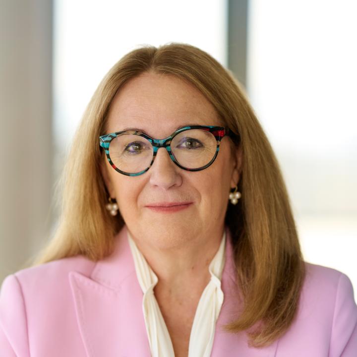 Porträt Ingrid-Gabriela Hoven