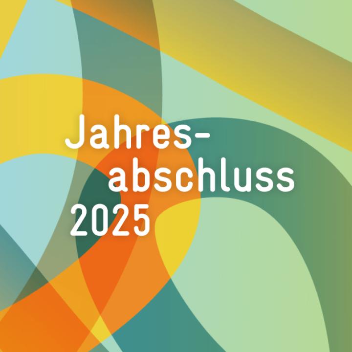 Visual mit bunten Linien und farbigem Verlauf im Hintergrund. Im Vordergrund steht "Jahresbericht 2026".