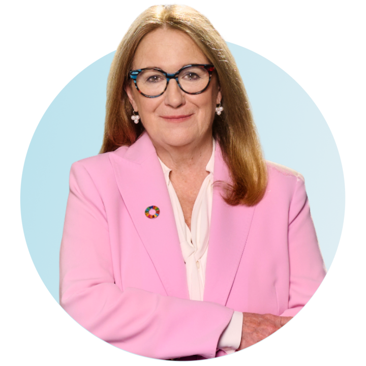 Portraitfoto von Ingrid-Gabriela Hoven.