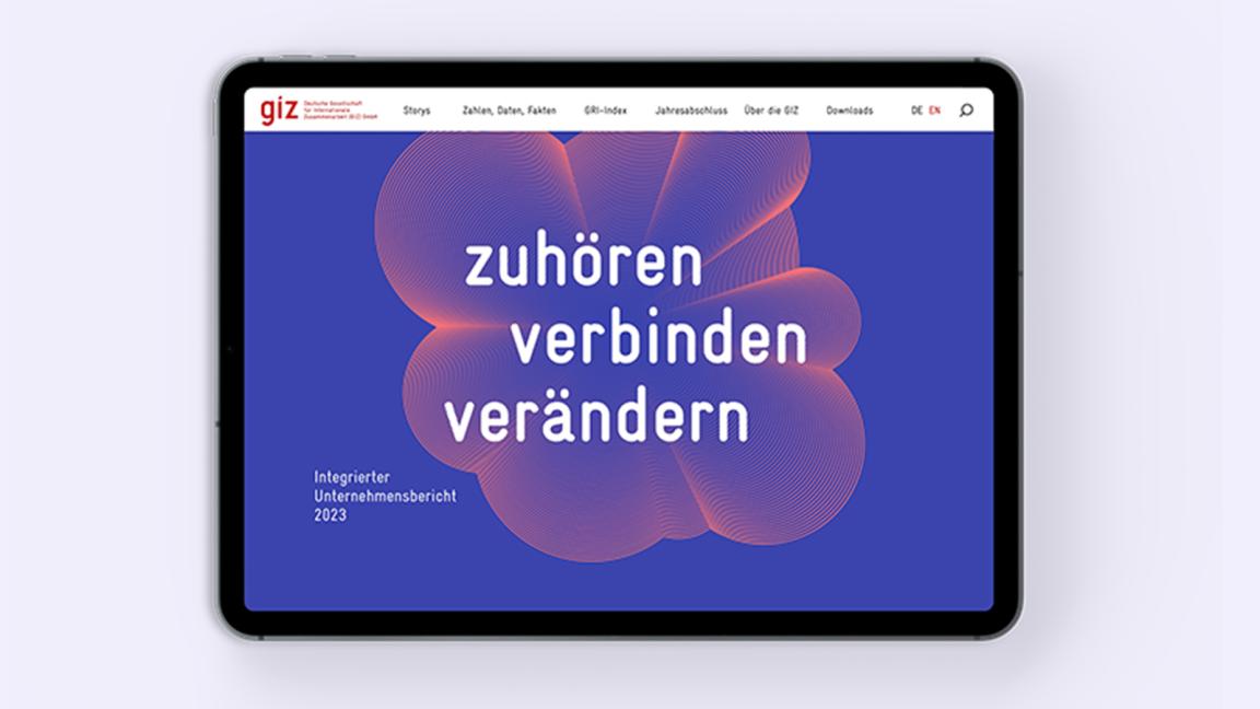 Vorschau der Website des Integrierten Unternehmensberichts auf einem Tablet