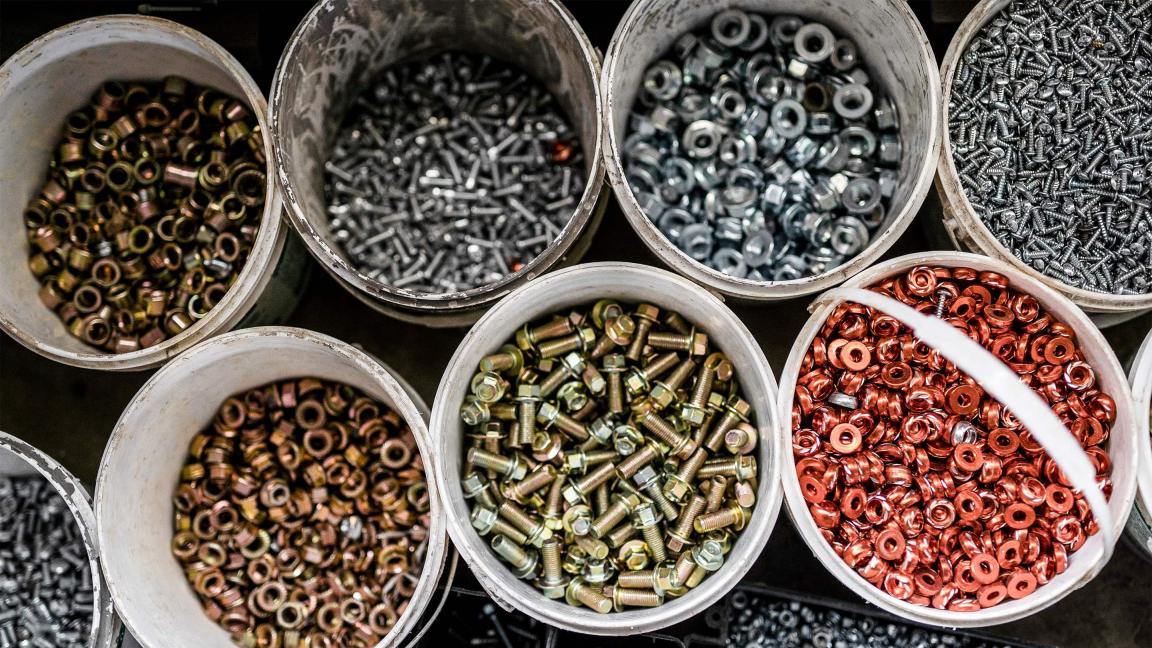 Schrauben und Muttern