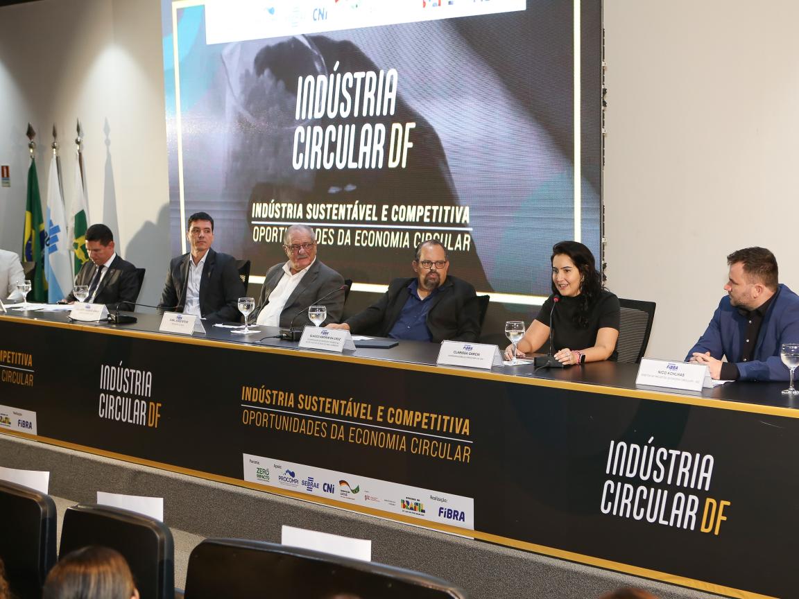 Eine Podiumsdiskussion zum Thema Kreislaufwirtschaft.