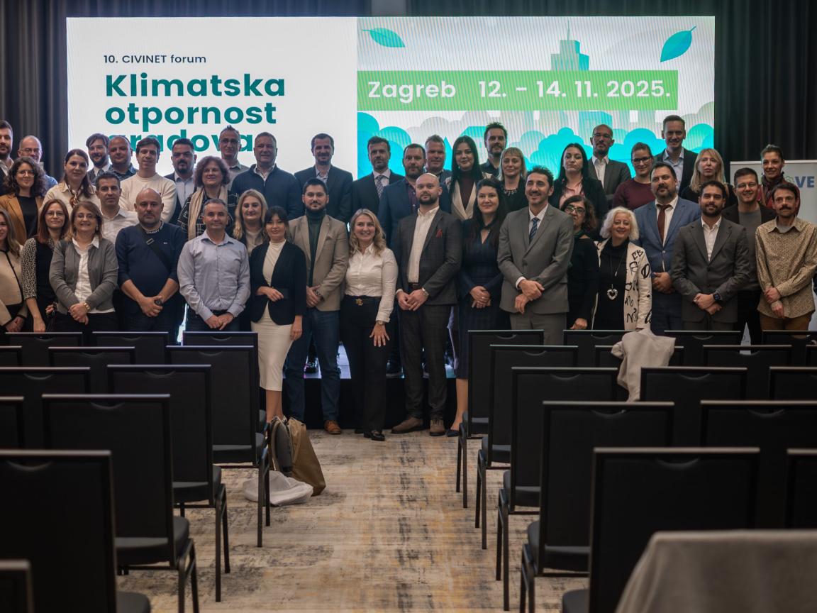 Eine Gruppe von Menschen bei einer Konferenz in Kroatien.