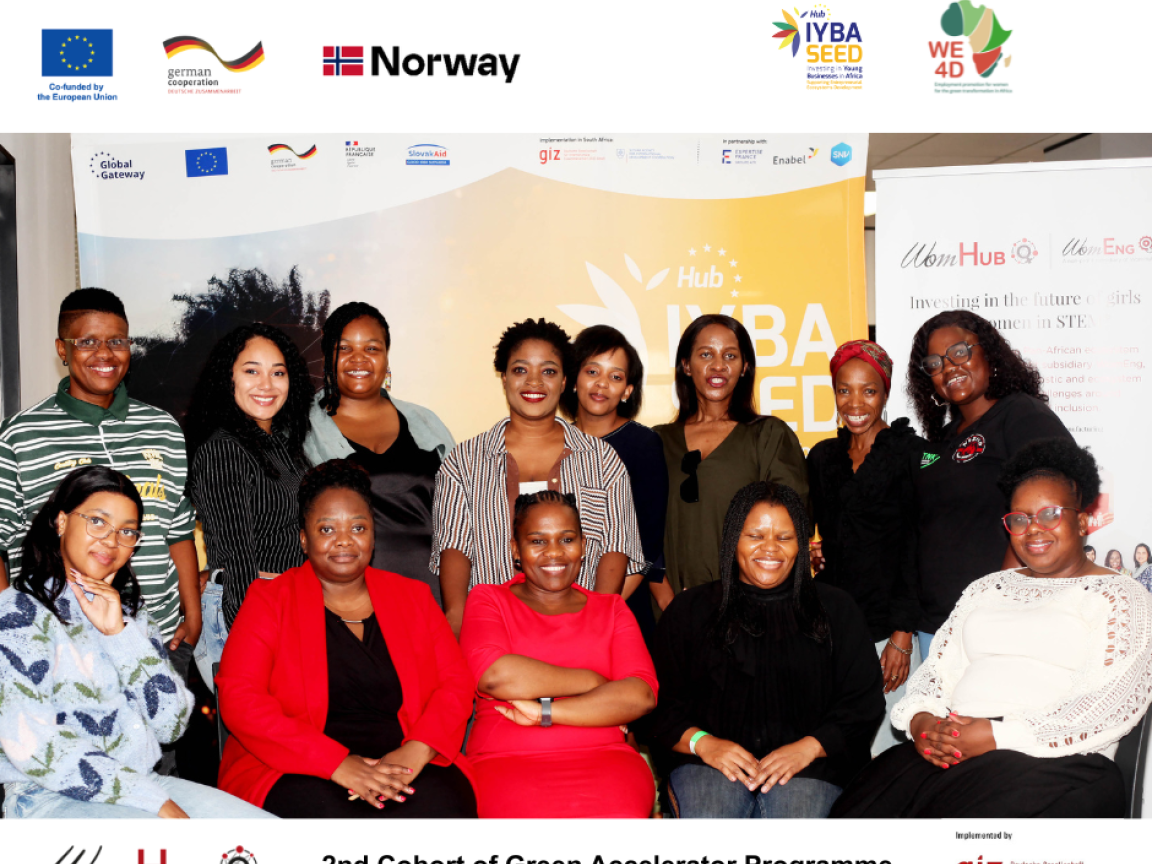 Ein Gruppenfoto von Frauen des WomHub, Green Accelerator Programm.