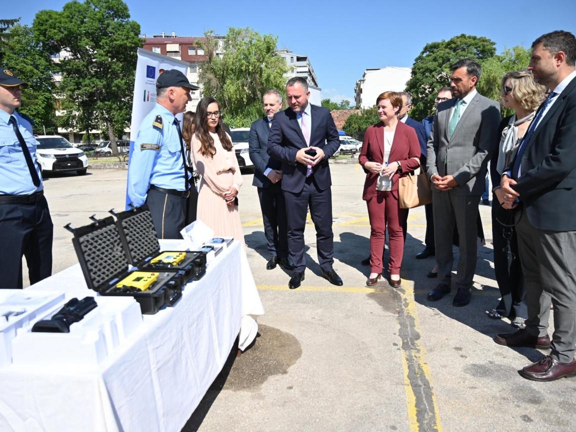 Handover of equipment