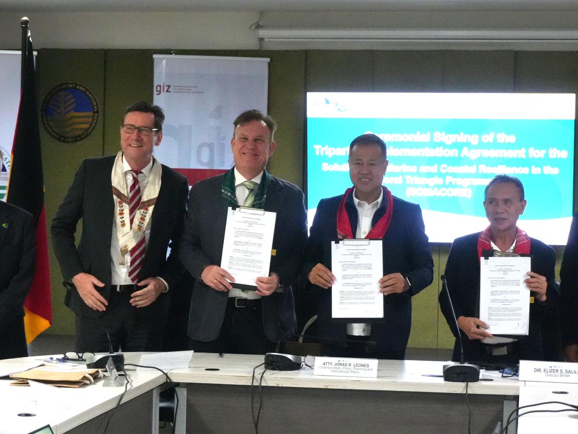 Signatories group shot 