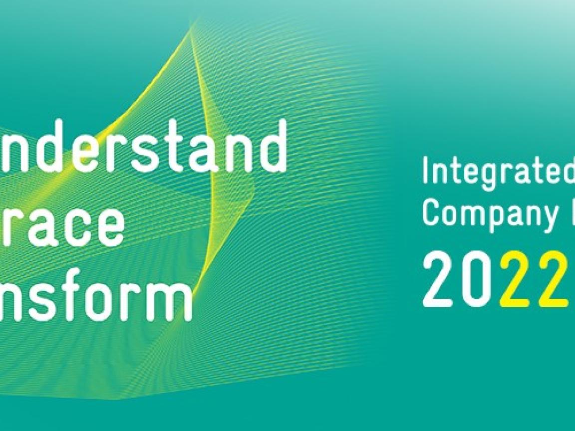 A turquoise tile with lettering for GIZ's 2022 integrated corporate report.