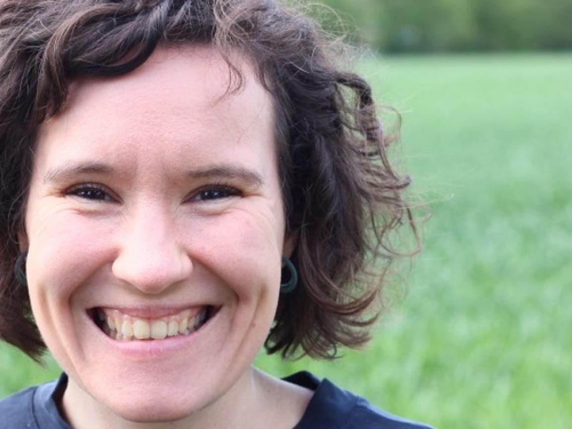 Portrait von Janina Fischer, Diversitätsbeauftragte der GIZ.