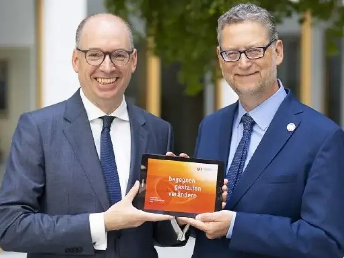 GIZ Board Spokesman Thorsten Schäfer-Gümbel and State Secretary Niels Annen present GIZ's Integrated Corporate Report.